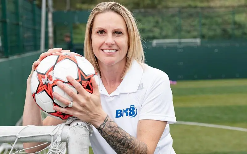 Kelly Smith bk8