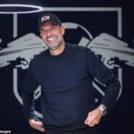 จากขอบสนามหญ้าสู่ลานหิมะ! “เจอร์เก้น คล็อปป์” โผล่รับจ็อบพิเศษ สั่นกระดิ่งเปิดรอบสุดท้ายศึก “ทวิกีฬา” โอลิมปิกฤดูหนาววันนี้