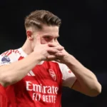 เนวิลล์ อวยยศ “โยเคเรส” ฟอร์มสุดยอดเกมขย้ำสเปอร์ส – แต่สับ “ไรซ์” พลาดโง่ๆ เตือนปืนใหญ่ระวังชวดแชมป์