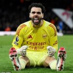 หัวใจแทบหยุดเต้น! “อาร์เตต้า” ชาบู ‘ราย่า’ เซฟต่อลมหายใจพาดาร์บี้แมตช์ดับเชลซี ทิ้งเรือใบ 5 แต้ม